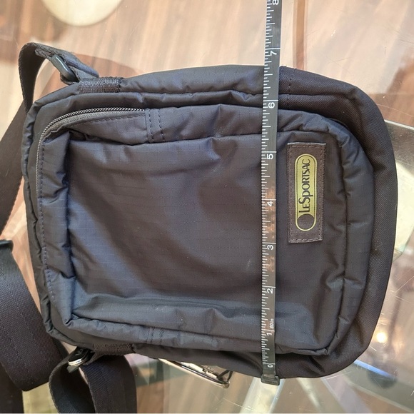 LeSportsac Black Zippered Classic Messenger Bag 4 Pockets Adjustable Strap - Picture 8 of 8